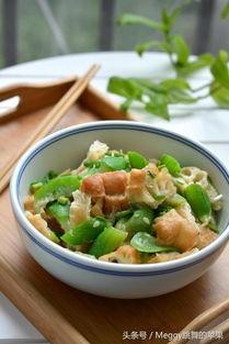 吃瓜油条鸡蛋,吃瓜油条鸡蛋，美味与营养的完美融合